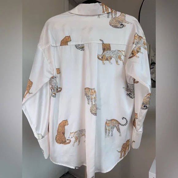 NWT White with Leopard Button Down Shirt - Size Small - Picture 9 of 12